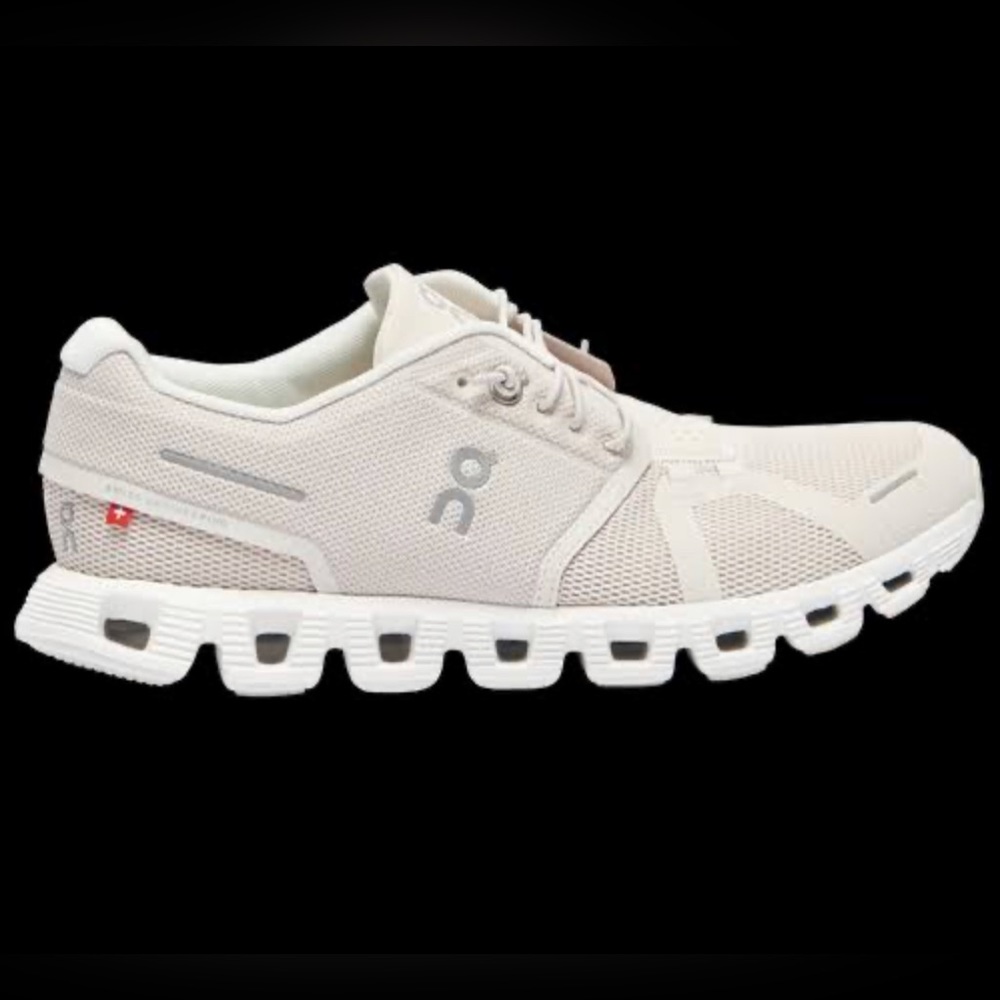 On Running Cloud 5 Sneakers Women’s Size 9 in Color Pearl/White